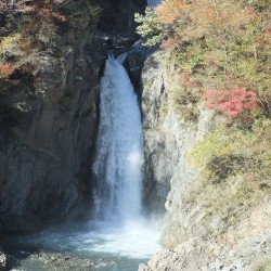 「赤水の滝」