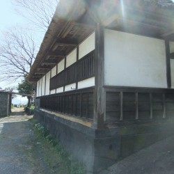 井出家高麗門及び長屋」