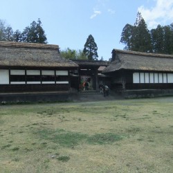 井出家高麗門及び長屋」