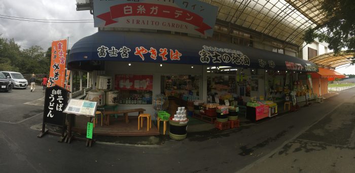 お土産屋の商店街の写真