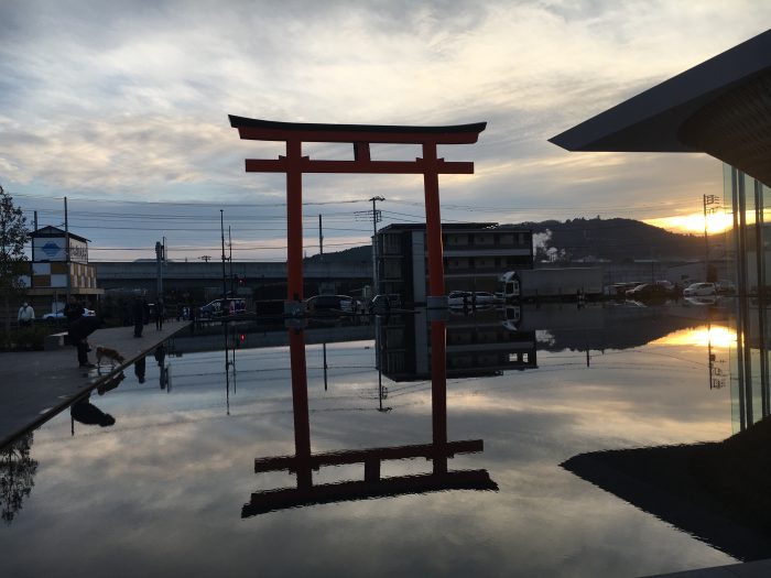 センター内の鳥居の写真