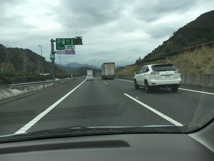 新東名の道路風景